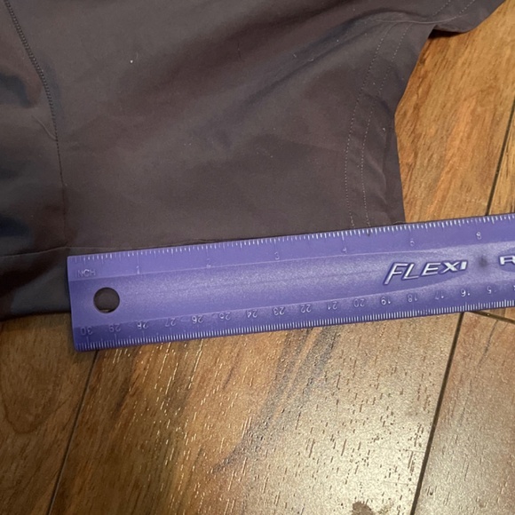 Olive Green XS Gymshark 5” athletic shorts - Picture 4 of 6